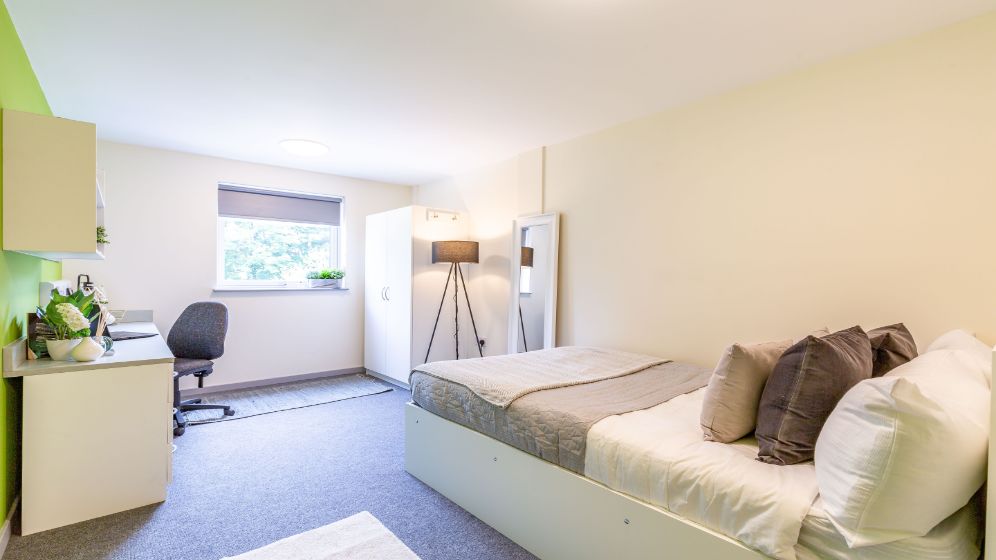 Portland Green premium en suite bedroom
